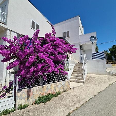 Maslenica-Bougainvillea Eksteriør billede